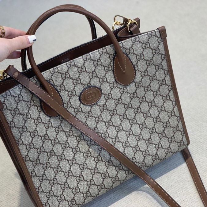 G*u*i shopping bags
